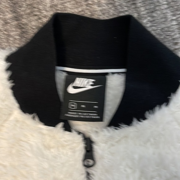 Nike crop jacket - Picture 2 of 2